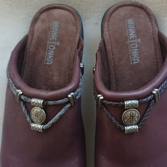 Minnetonka Brown Mules with Silver Accents - Picture 3 of 8